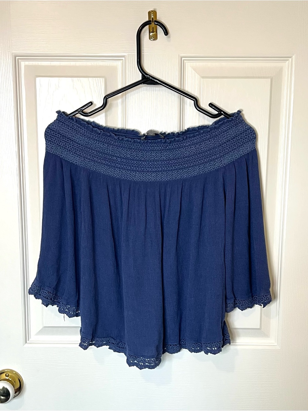 Off-Shoulder Short Sleeve Top in Navy w/ Crochet Trim